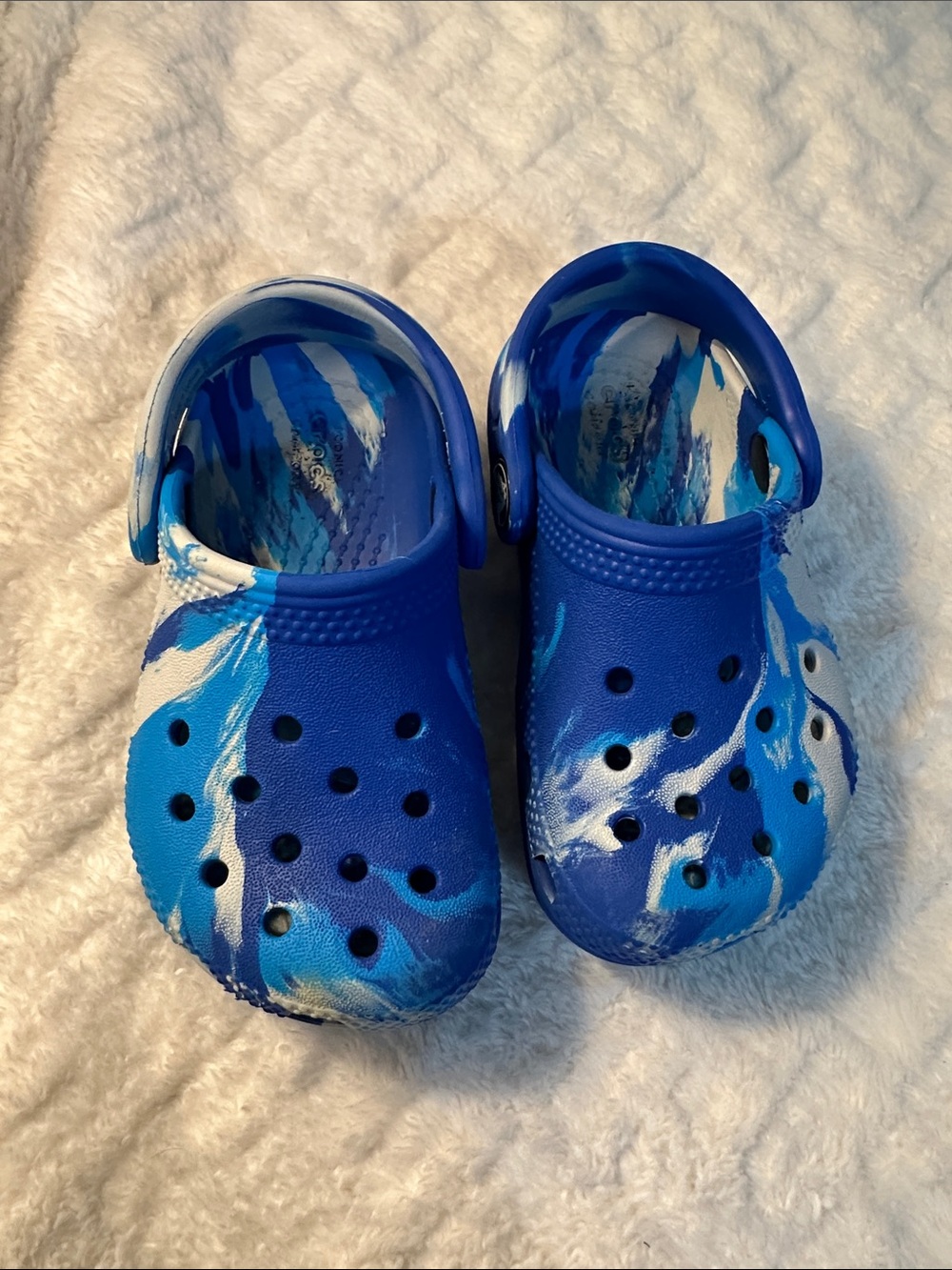 CROCS Kids Blue Marble Slip-On Clogs